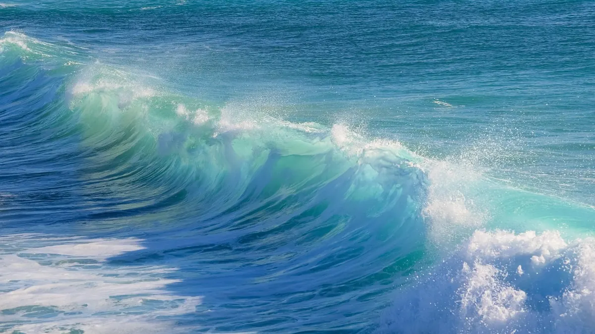 How Ocean Currents Shape Coastal Weather and Holiday Planning